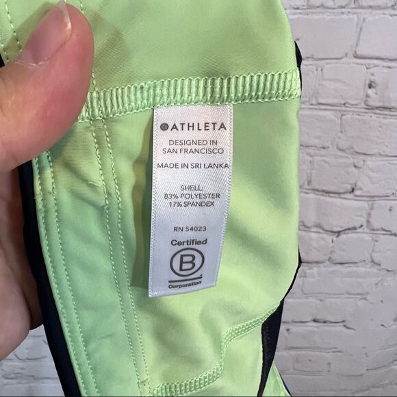 ATHLETA Womens Velocity Colorblock Stash Pocket Capri size small - Picture 10 of 12